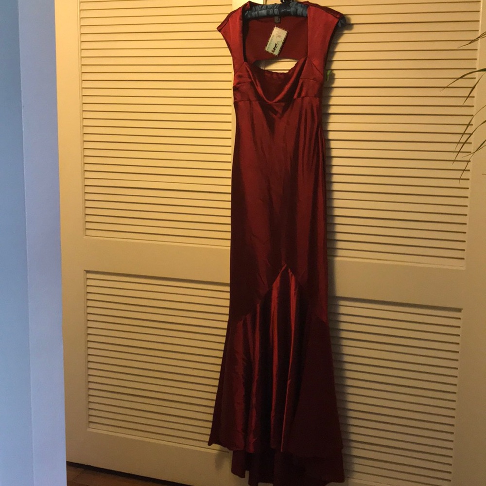 GORGEOUS red backless dress